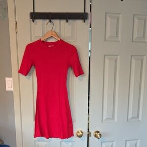 ❤️ Vibrant Red Short Sleeve Dress